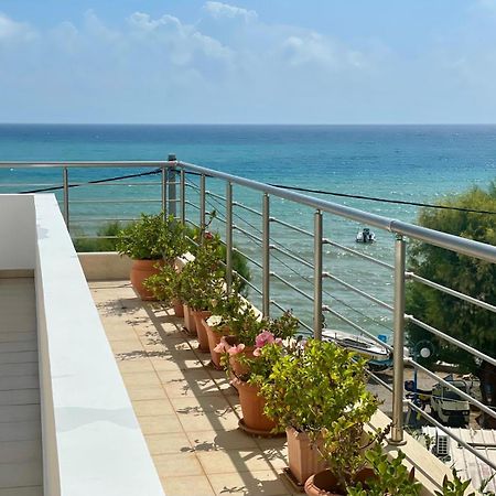 Red Hibiscus Stegna Guest House อาร์คานเยโลส ภายนอก รูปภาพ