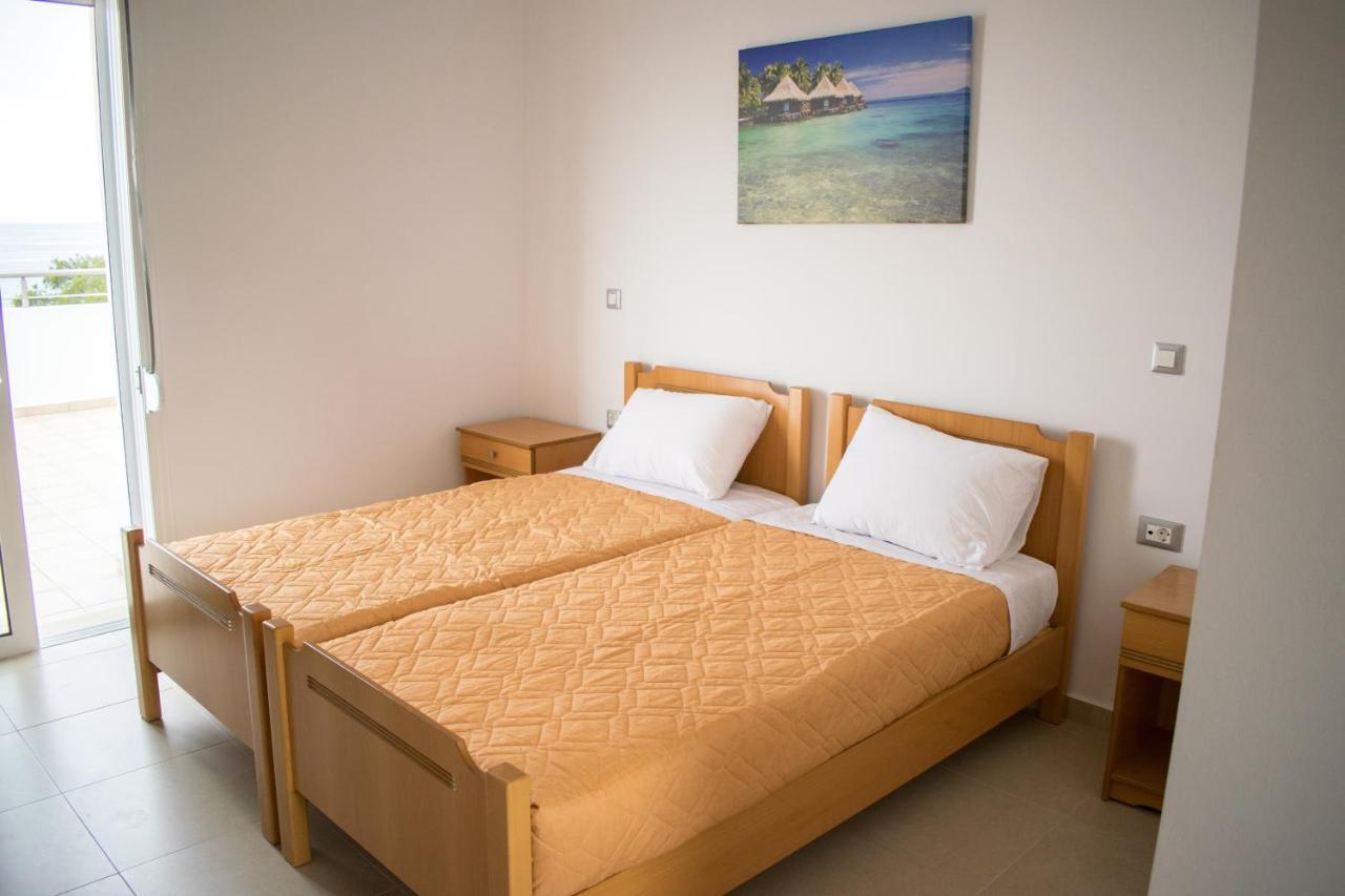 Red Hibiscus Stegna Guest House อาร์คานเยโลส ภายนอก รูปภาพ