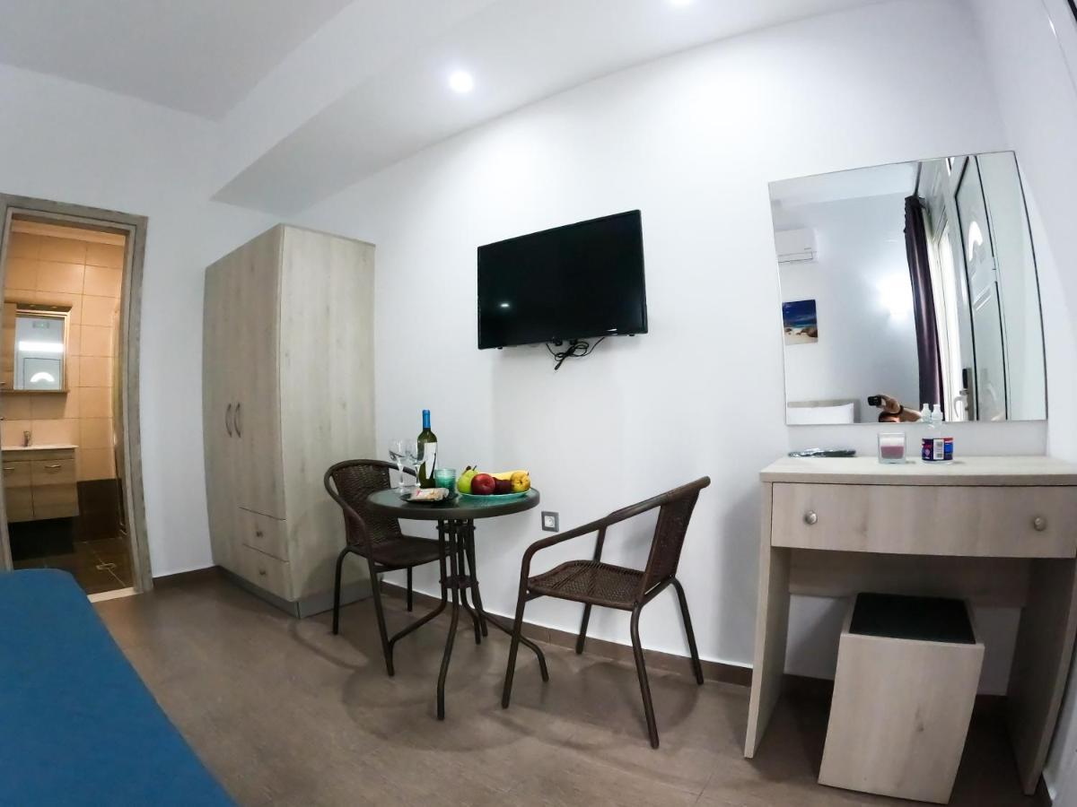 Red Hibiscus Stegna Guest House อาร์คานเยโลส ภายนอก รูปภาพ