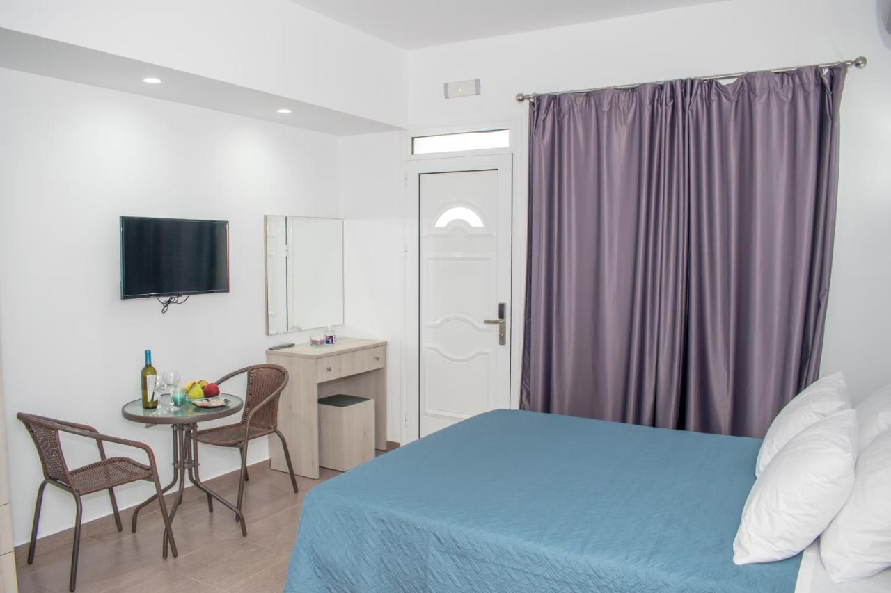 Red Hibiscus Stegna Guest House อาร์คานเยโลส ภายนอก รูปภาพ