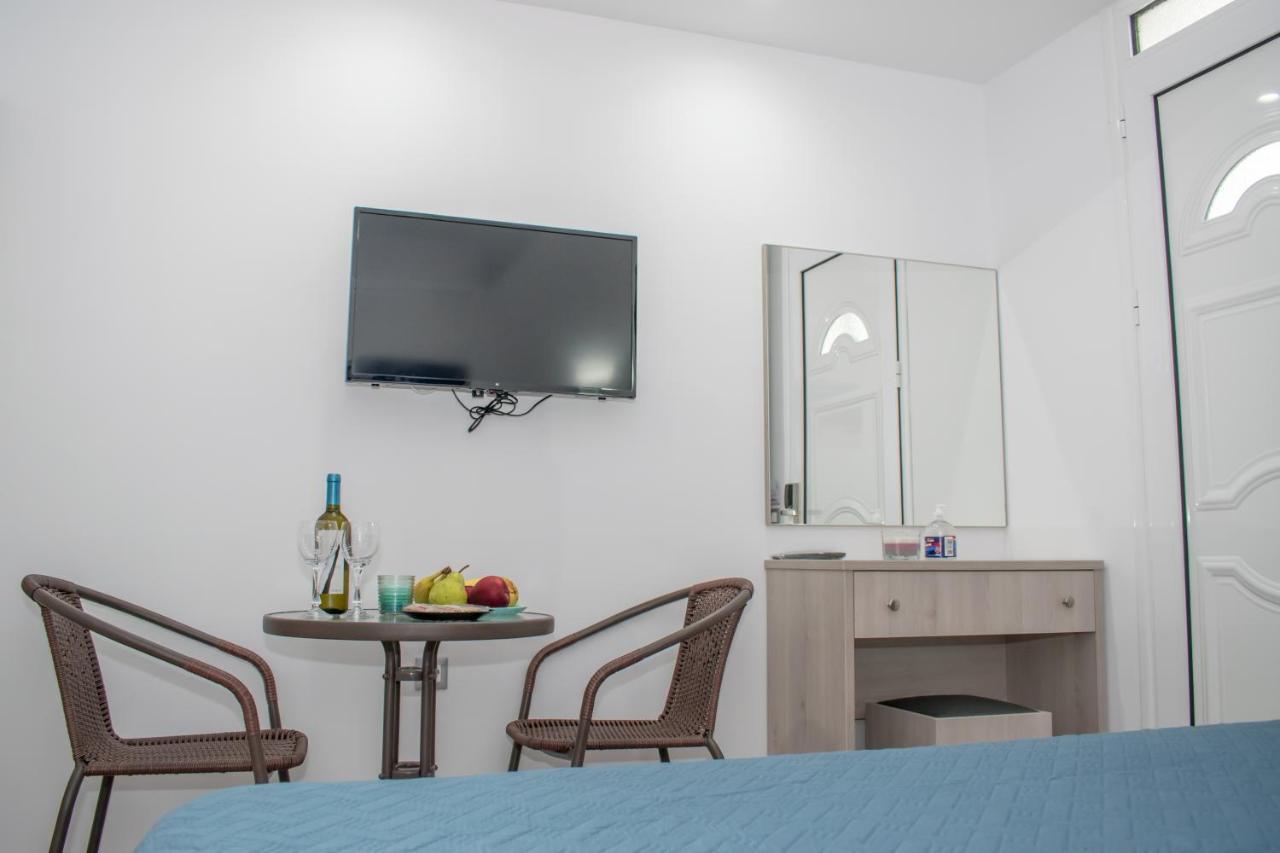 Red Hibiscus Stegna Guest House อาร์คานเยโลส ภายนอก รูปภาพ