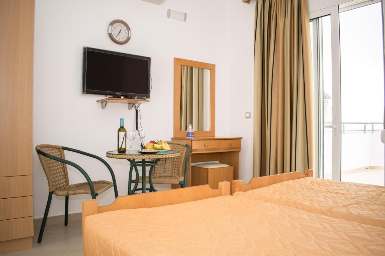 Red Hibiscus Stegna Guest House อาร์คานเยโลส ภายนอก รูปภาพ